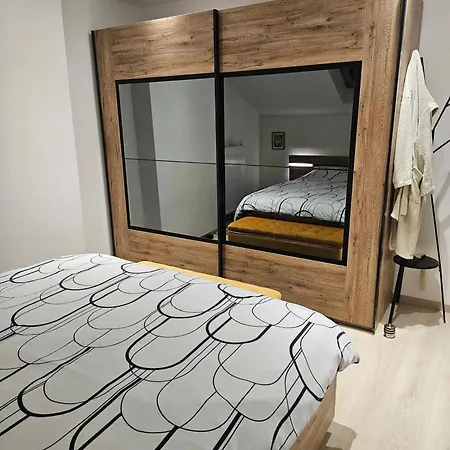 Daire Bright With 2 Bedrooms In Herstal