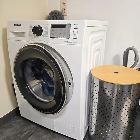 Bright With 2 Bedrooms In Apartment