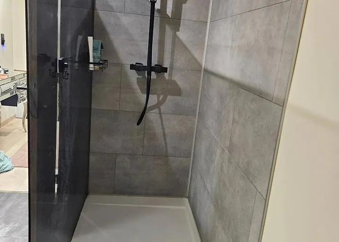 Bright With 2 Bedrooms In Daire Herstal